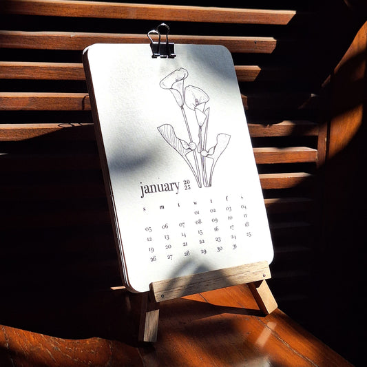 CALENDAR ON EASEL STAND