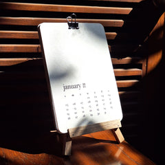 CALENDAR ON EASEL STAND