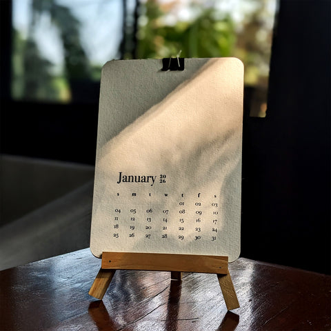 CALENDAR ON EASEL STAND