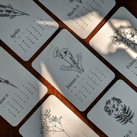 CALENDAR ON EASEL STAND