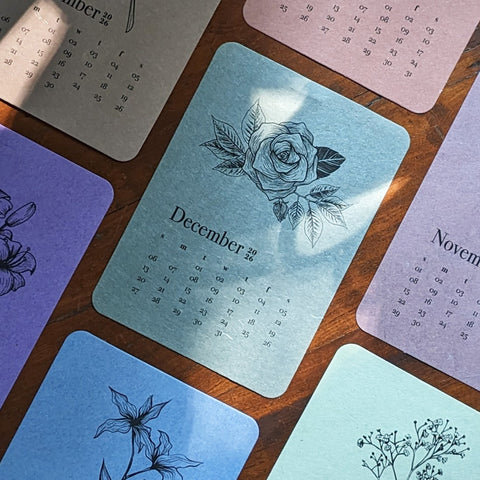 CALENDAR ON EASEL STAND