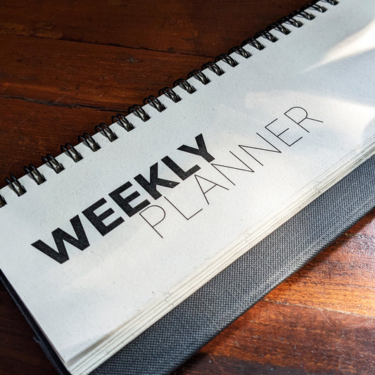 WEEKLY DESK PLANNER