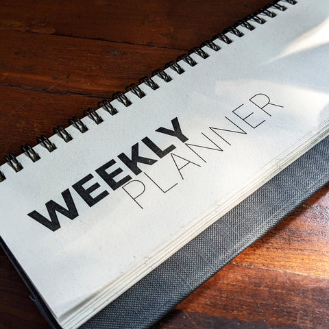 WEEKLY DESK PLANNER