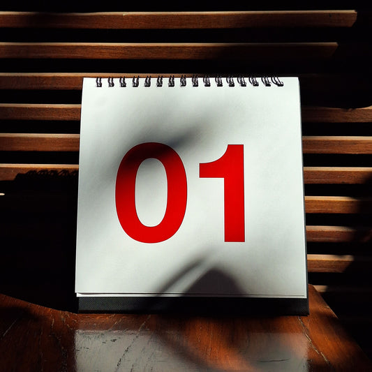 TIMELESS SQUARE TABLE CALENDAR