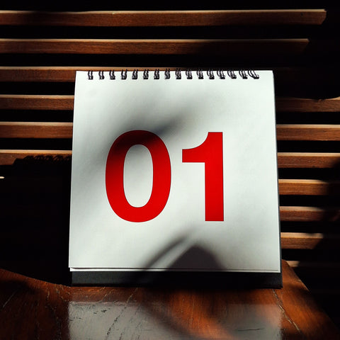 TIMELESS SQUARE TABLE CALENDAR